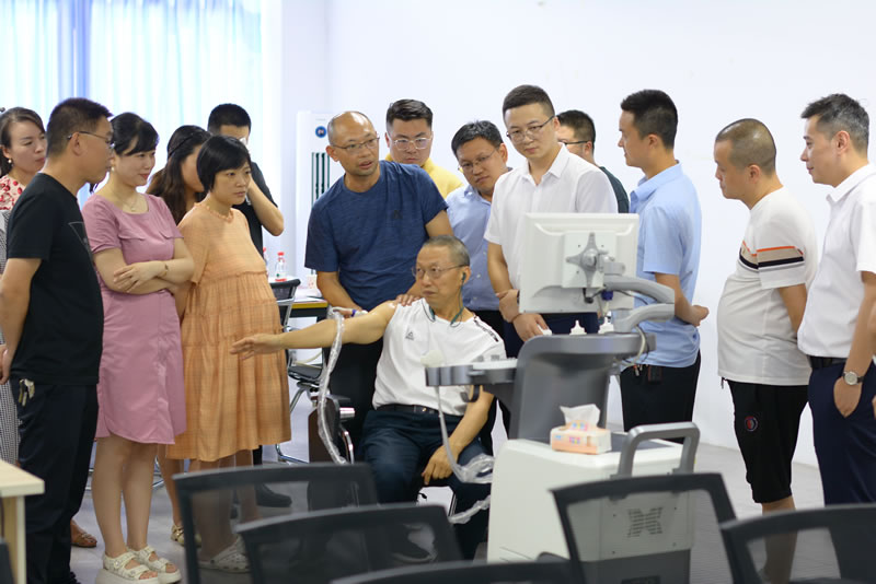 綿陽市、江油市醫(yī)療領(lǐng)航者蒞臨我司，共繪健康未來新篇章！3.jpg