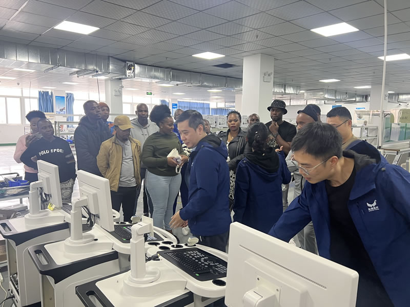 綿陽(yáng)非洲留學(xué)生團(tuán)參訪我司工廠，共促中外國(guó)際交流與商務(wù)合作新篇章！5.jpg