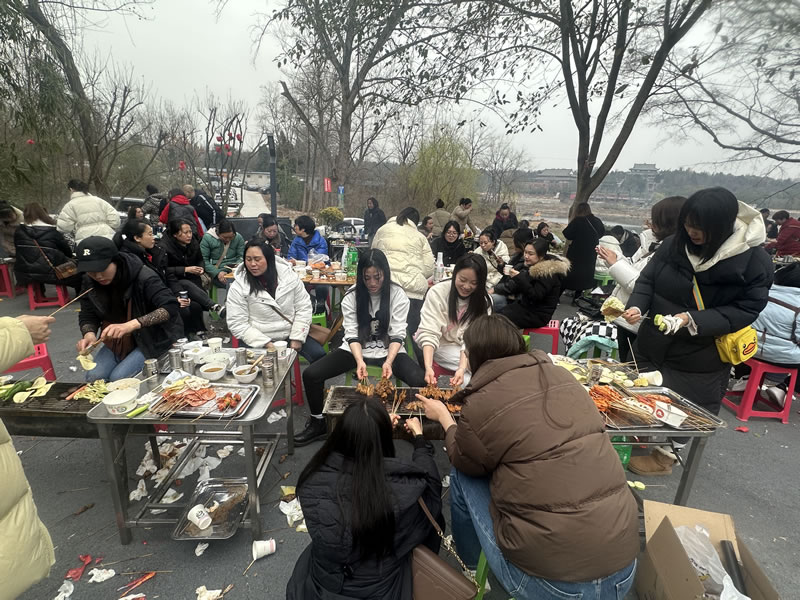 綿陽市先鋒醫(yī)療器械有限公司—— 慶祝“3.8婦女節(jié)”，共赴燒烤盛宴，致敬巾幗風采1.jpg